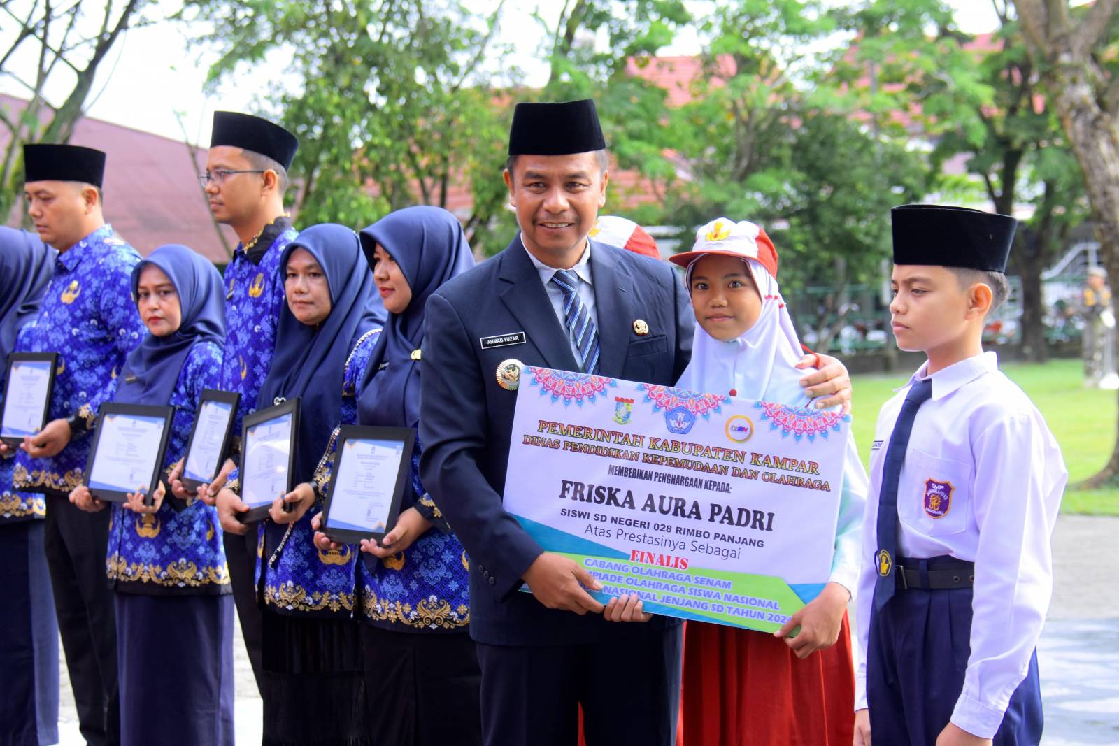 Jadi Pembina Upacara Hardiknas, Bupati Kampar Gaungkan Semangat Pendidikan Bermutu