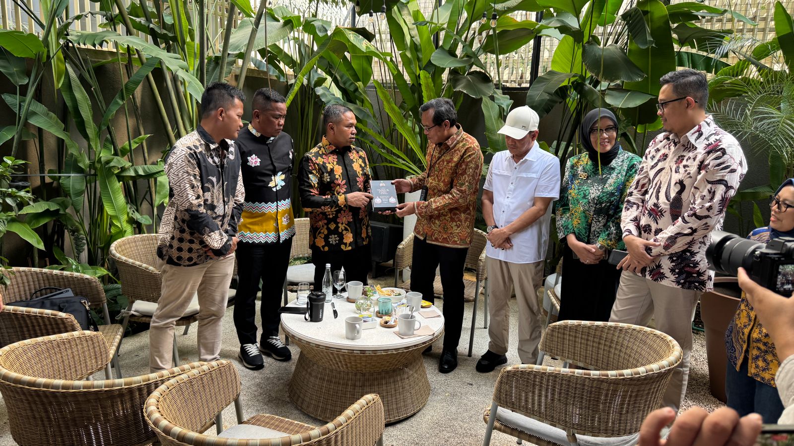 Sekda Kampar Dampingi Gubernur Lakukan Pertemuan Dengan Direktur Gas PLN Nusantara Power 