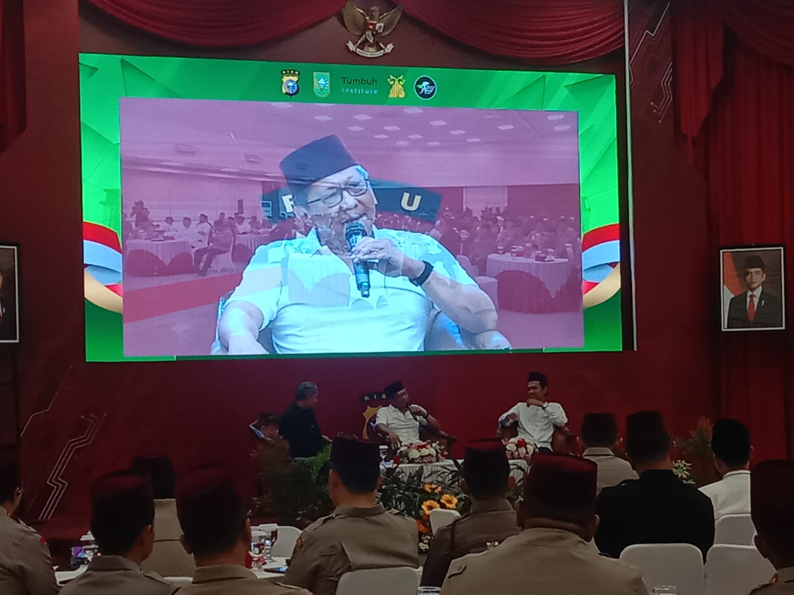 Polda Riau Gelar Kajian Subuh Ilmiah bersama UAS Dan Rocky Gerung
