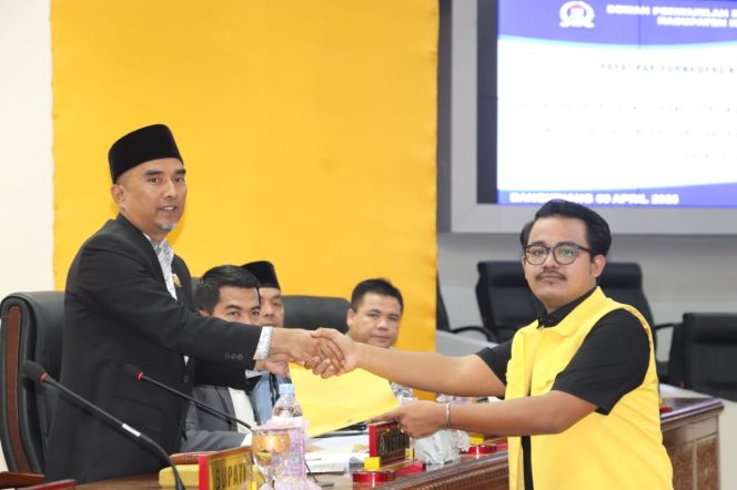 Pandangan Fraksi Golkar DPRD Kampar, Terkait LKPJ Bupati, Tegaskan, Bayar Gaji Honorer 