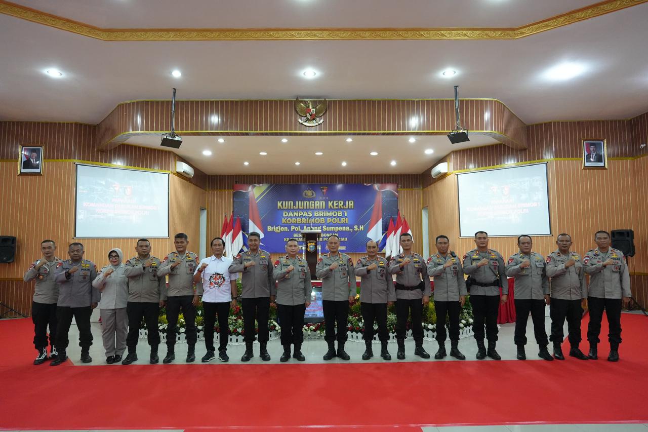 Dansat Brimob Riau sambut Danpas Brimob I Korbrimob Polri 