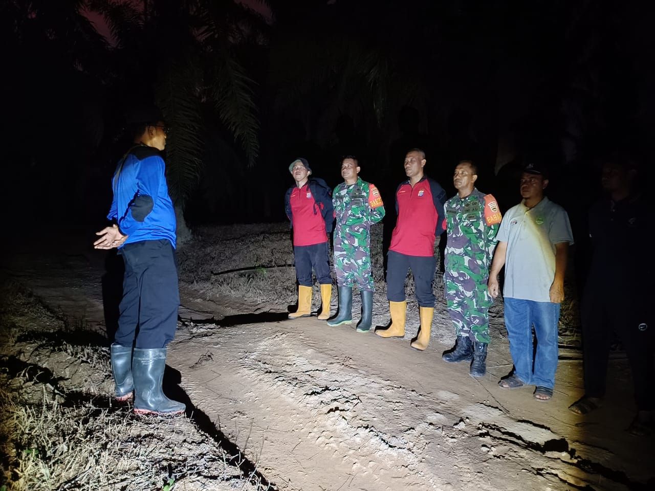 Cegah Titik Api, Serda Frido Galingging Babinsa Koramil 08/TDN Rutin Lakukan Patroli Karlahut