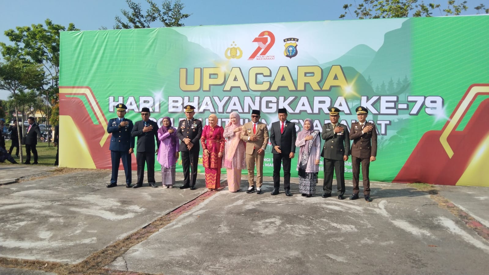 Wakili Dandim, Pabung Hadiri Peringatan HUT Bhayangkara Ke 79 Polres Pelalawan