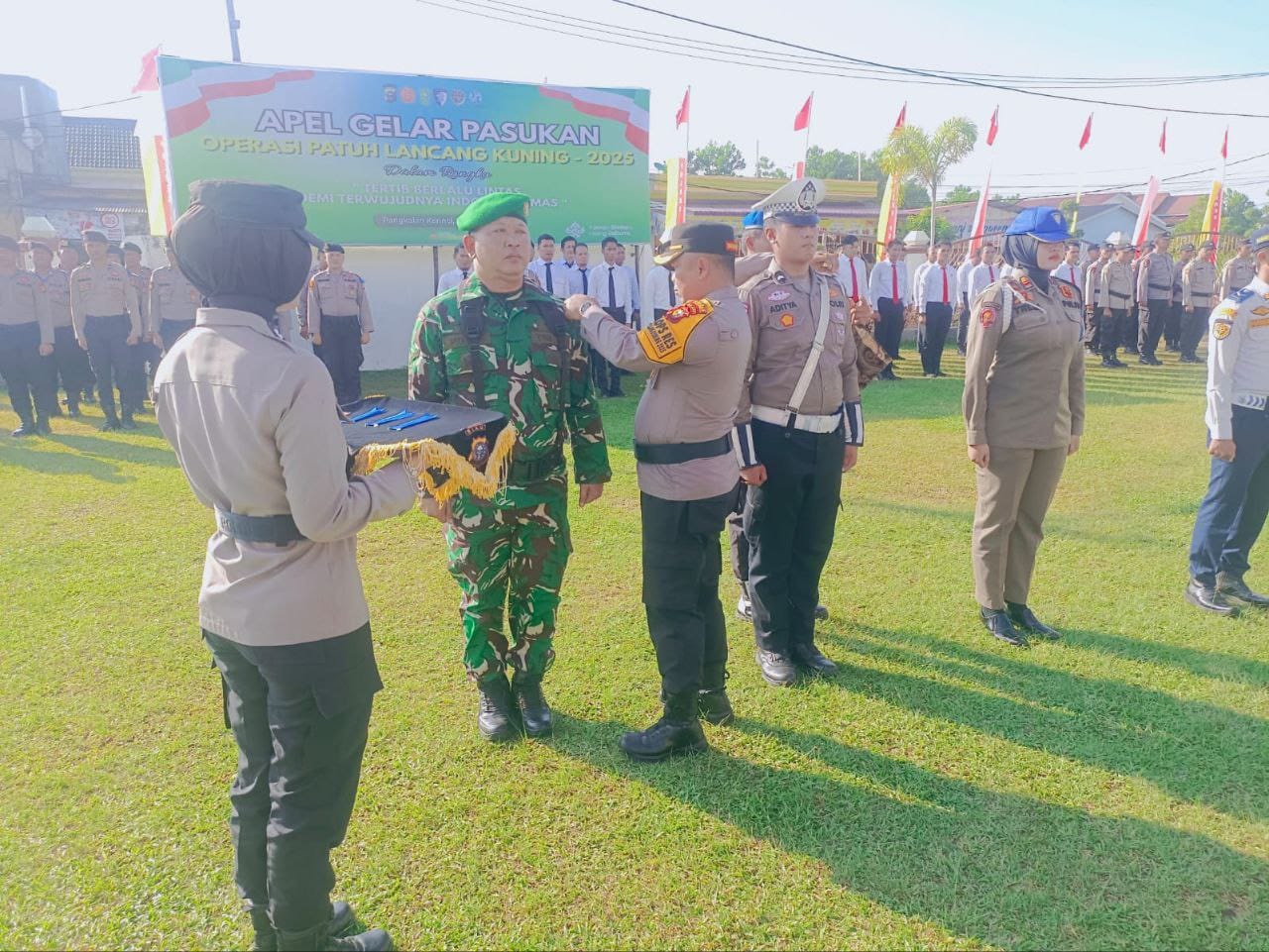 Wakili Dandim, Pabung Pelalawan Hadiri Apel Gelar Pasukan Lancang Kuning 2025 di Polres Pelalawan