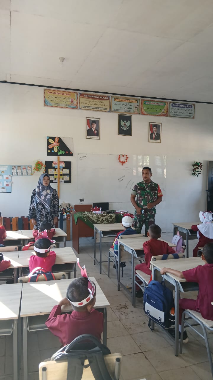 Babinsa Koramil 12/XIII Koto Kampar Berikan Pembinaan dan Semangat kepada Siswa SDN 01 Binamang