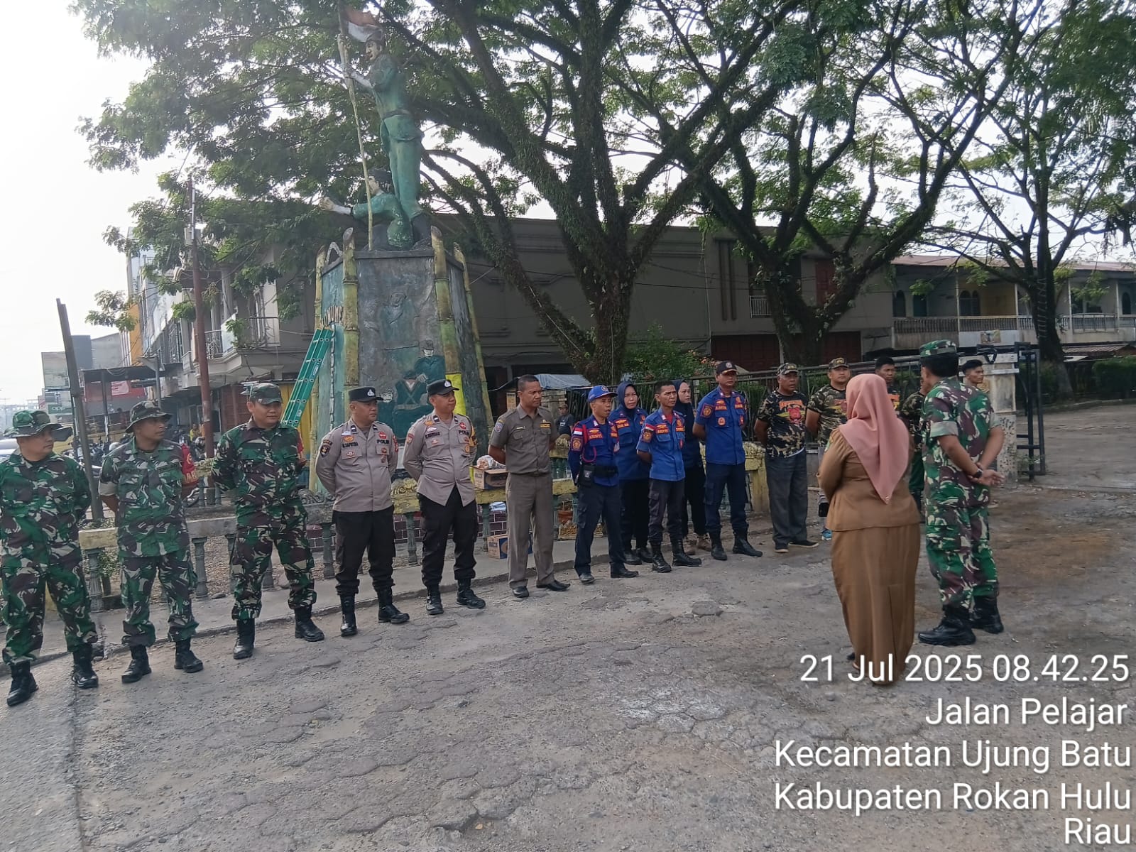 Jelang HUT RI ke 80, Danramil 08/Tdn Pimpin Karya Bakti di 