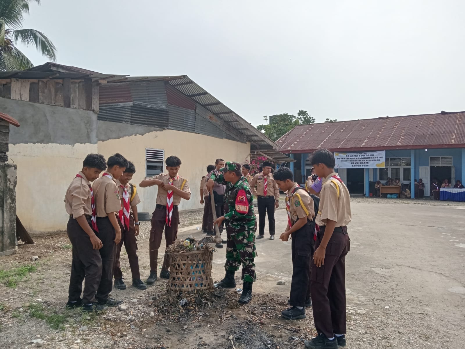 Peduli Dengan Generasi Muda, Babinsa Koramil 14/Kepenuhan Aktif dalam kegiatan pramuka