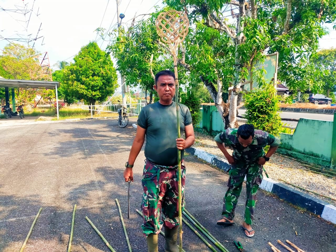 Atasi Karhutla, Peronil TNI AD dari Kodim 0313/KPR Luncurkan Alat Pemadam Api, Geprek. 