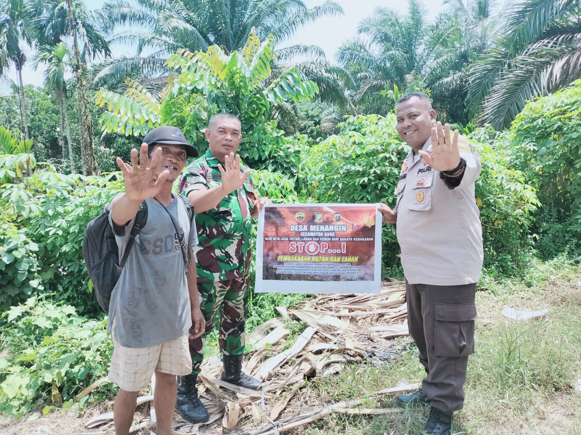 Babinsa Koramil 01/Bkn Gencar Sosialisasi Bahaya Kebakaran Hutan dan Lahan di Desa Binaan 