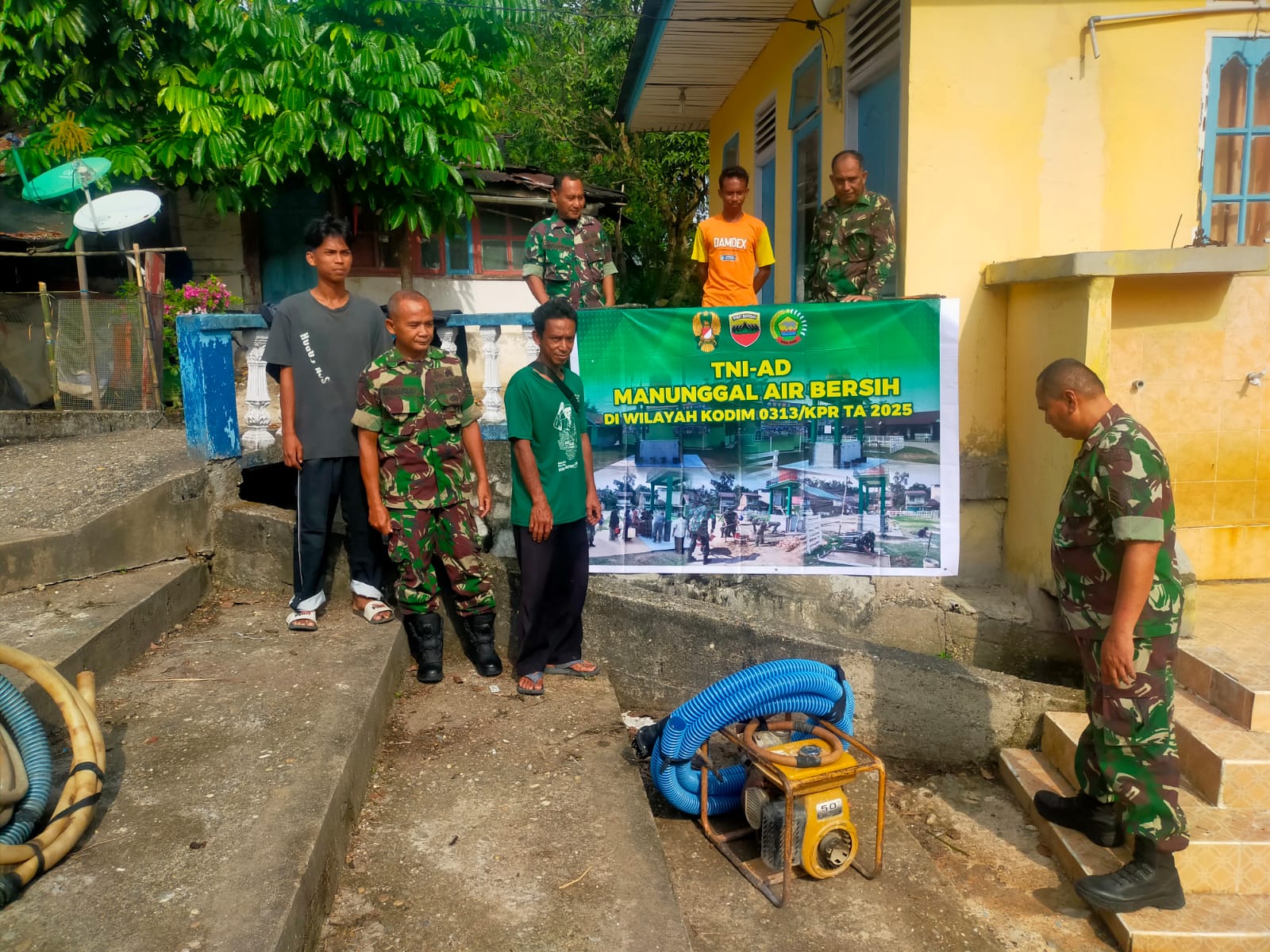 Melalui Program TMAB Prajurit Koramil 01/Bkn Wujudkan Air Bersih Bagi Jamaah Mushola Al Iklas 