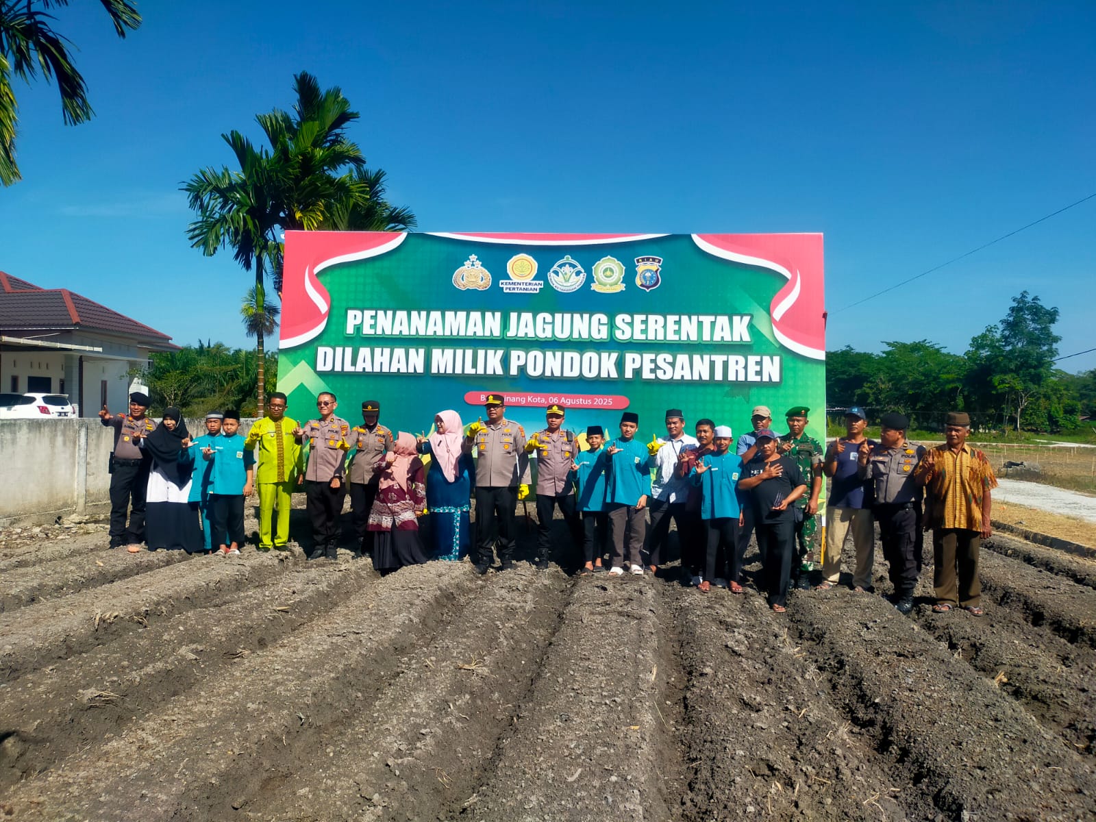Danramil 01/Bkn Hadiri Panen Jagung Serentak, Bersama Polres Kampar Wujudkan Ketahanan Pangan