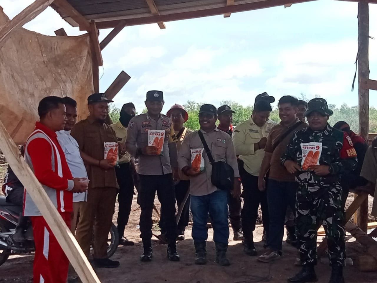 Babinsa Serma H Simamora Wakili Danramil Hadiri Penanaman Jagung Dalam Rangka Program Hanpangan