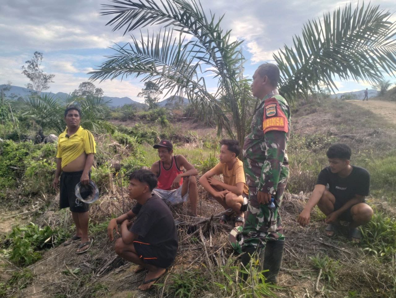 Babinsa Himbau Warga untuk Tidak Membakar Lahan