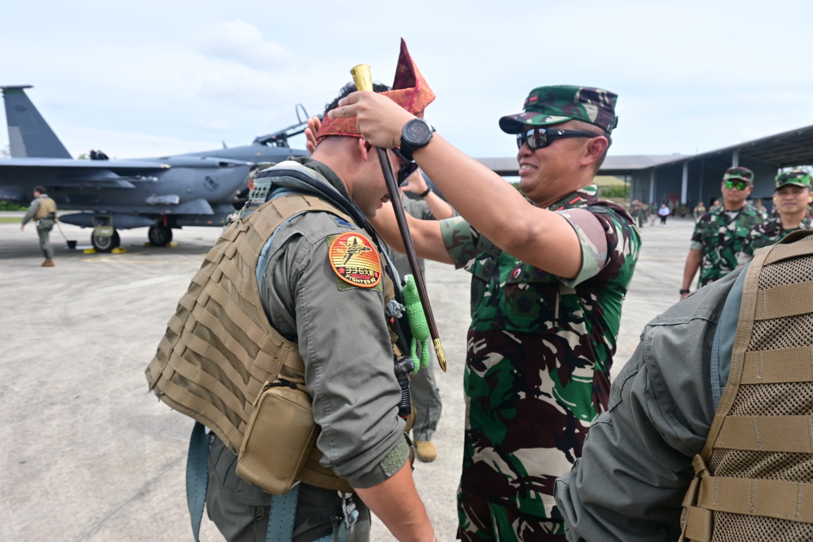 F-15 USAF Hiasi Langit Pekanbaru, Cope West 2025 Dimulai dengan Hangatnya Persahabatan