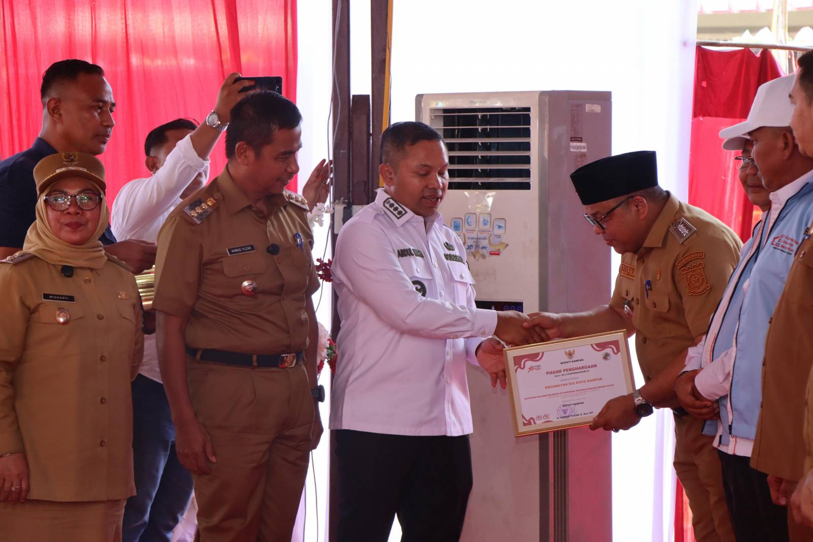 Bupati Kampar Hadiri Launching 80.000 Koperasi Merah Putih