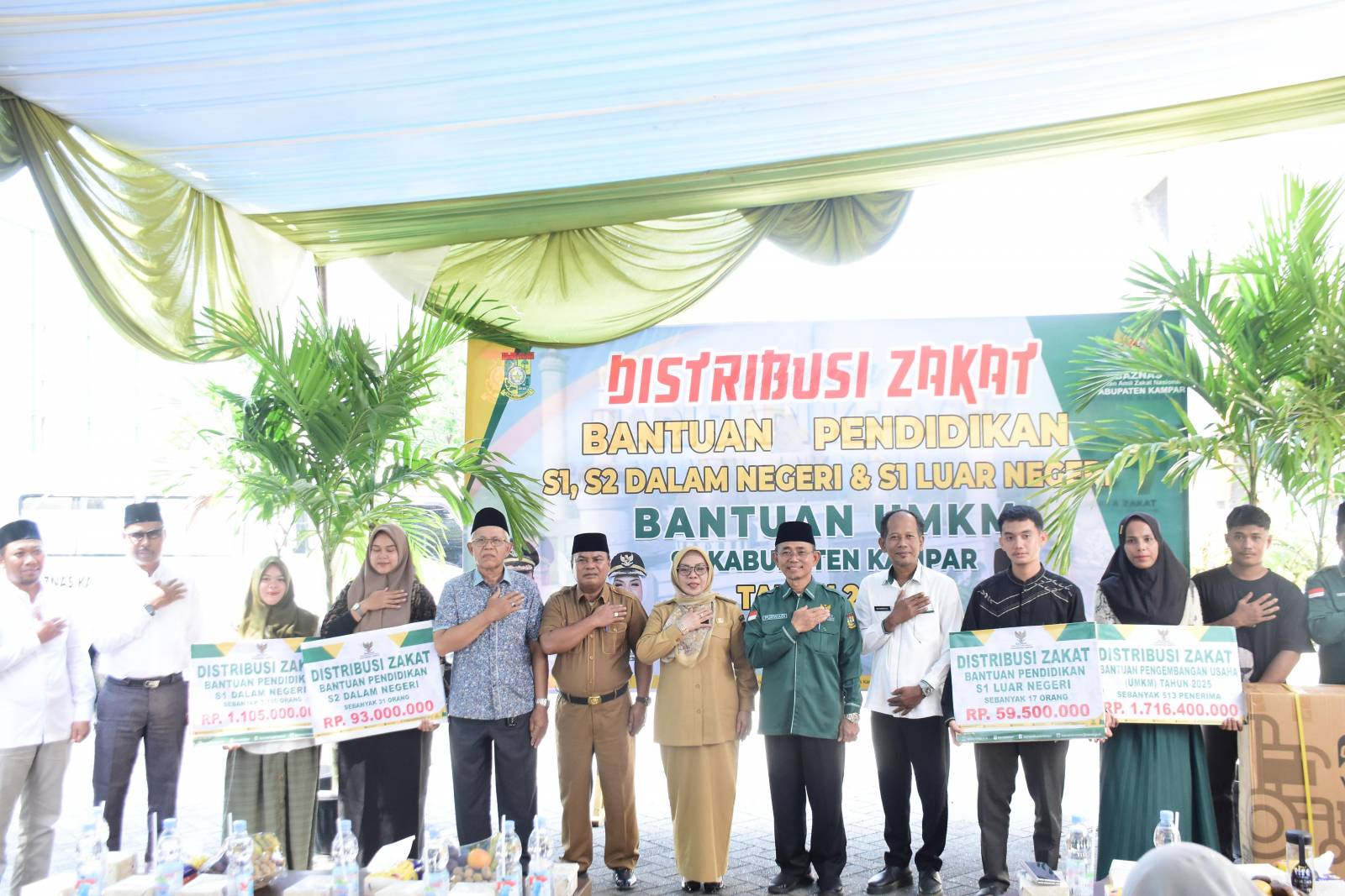 Wakil Bupati Kampar Distribusikan Zakat Bantuan Pendidikan Kepada 1.153 Orang Mahasiswa dari Baznas 