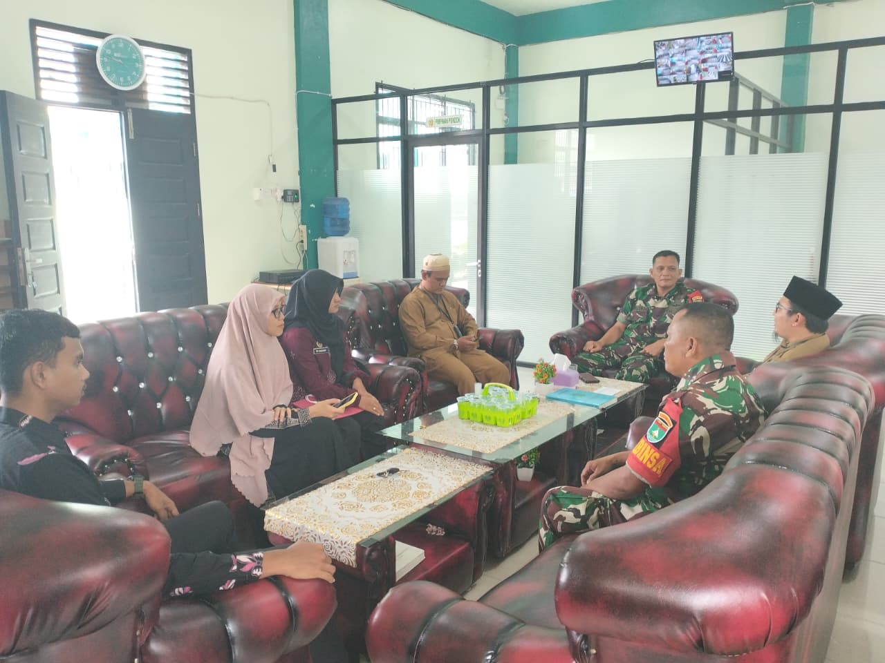 Sambangi Pondok Pesantren, Babinsa Koramil 01/Bkn Silaturahmi Dengan Para Ustadz 