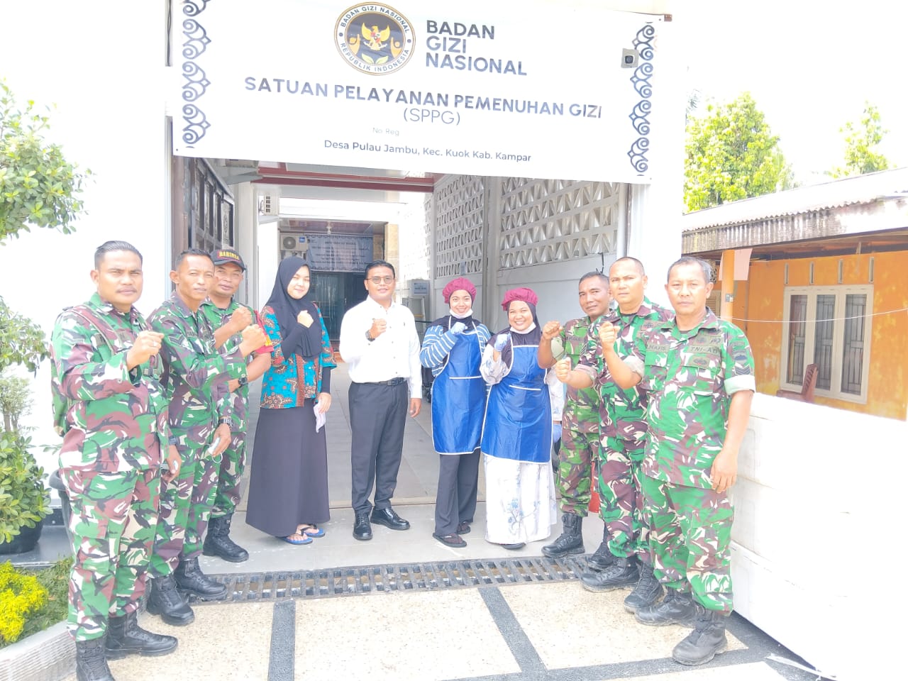 Pendampingan Serta Dukung MBG, Babinsa Koramil 01/Bkn Pantau Kesiapan Dapur di Desa 