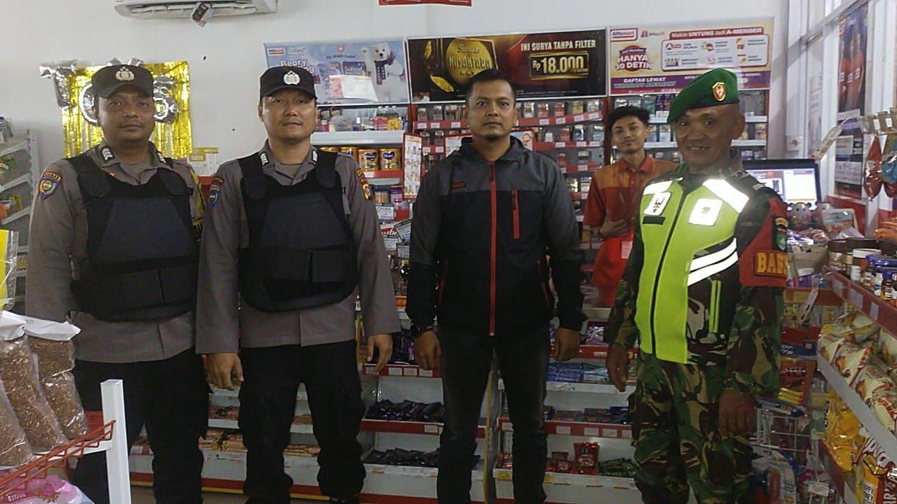 Upaya Menekan Angka Kriminalitas, Babinsa Koramil 16/Tapung Laksanakan Patroli Gabungan