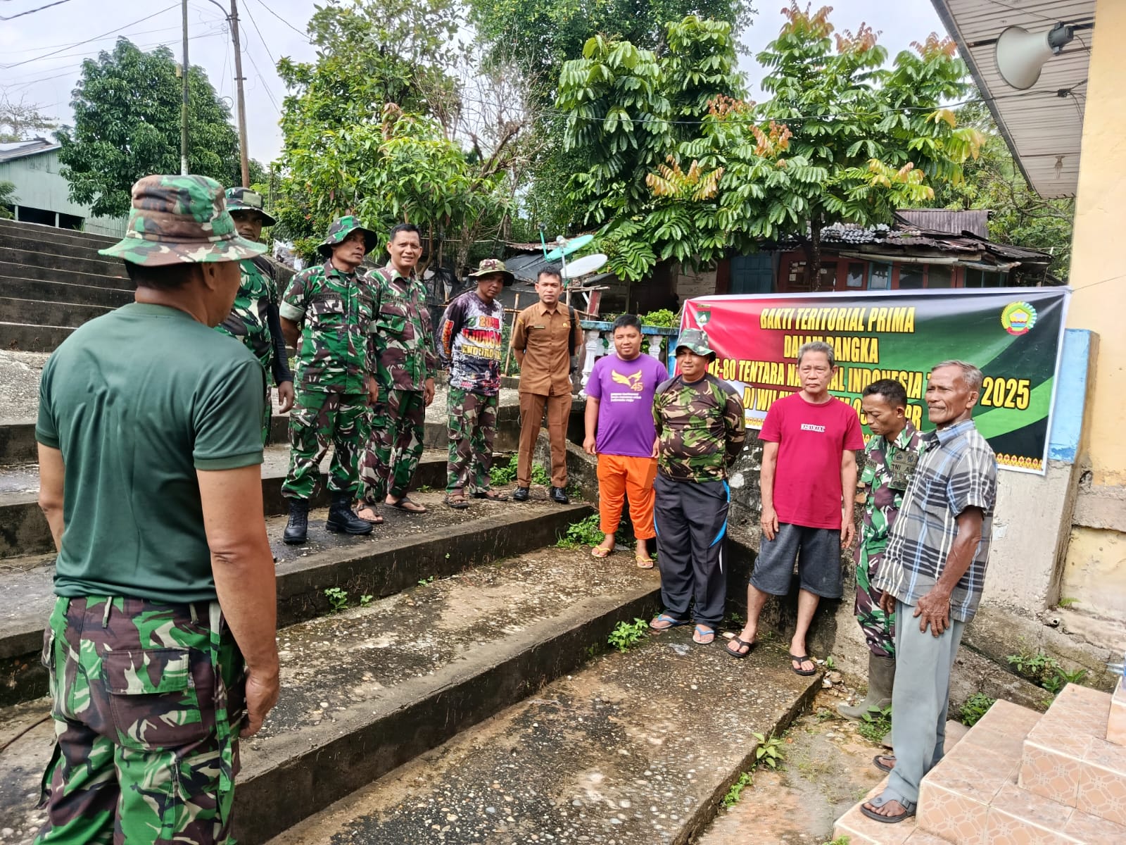 Dalam Rangka HUT TNI Ke-80, Angota Koramil 01/Bkn Gelar Karya Bakti di Mushola