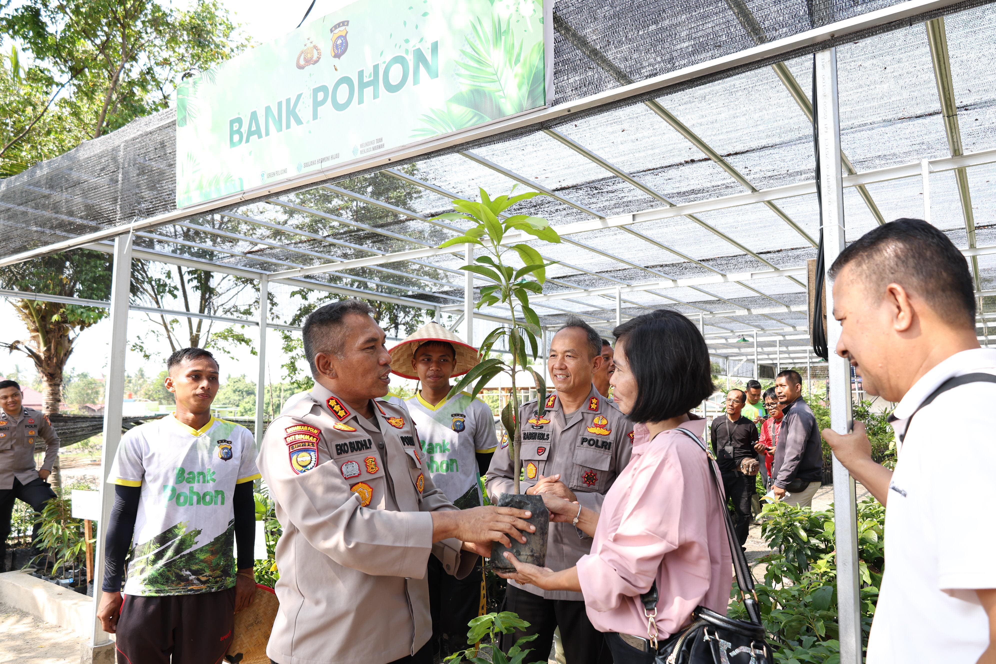 Gerakan Hijau Polda Riau, Bank Pohon Hadirkan Solusi Lingkungan