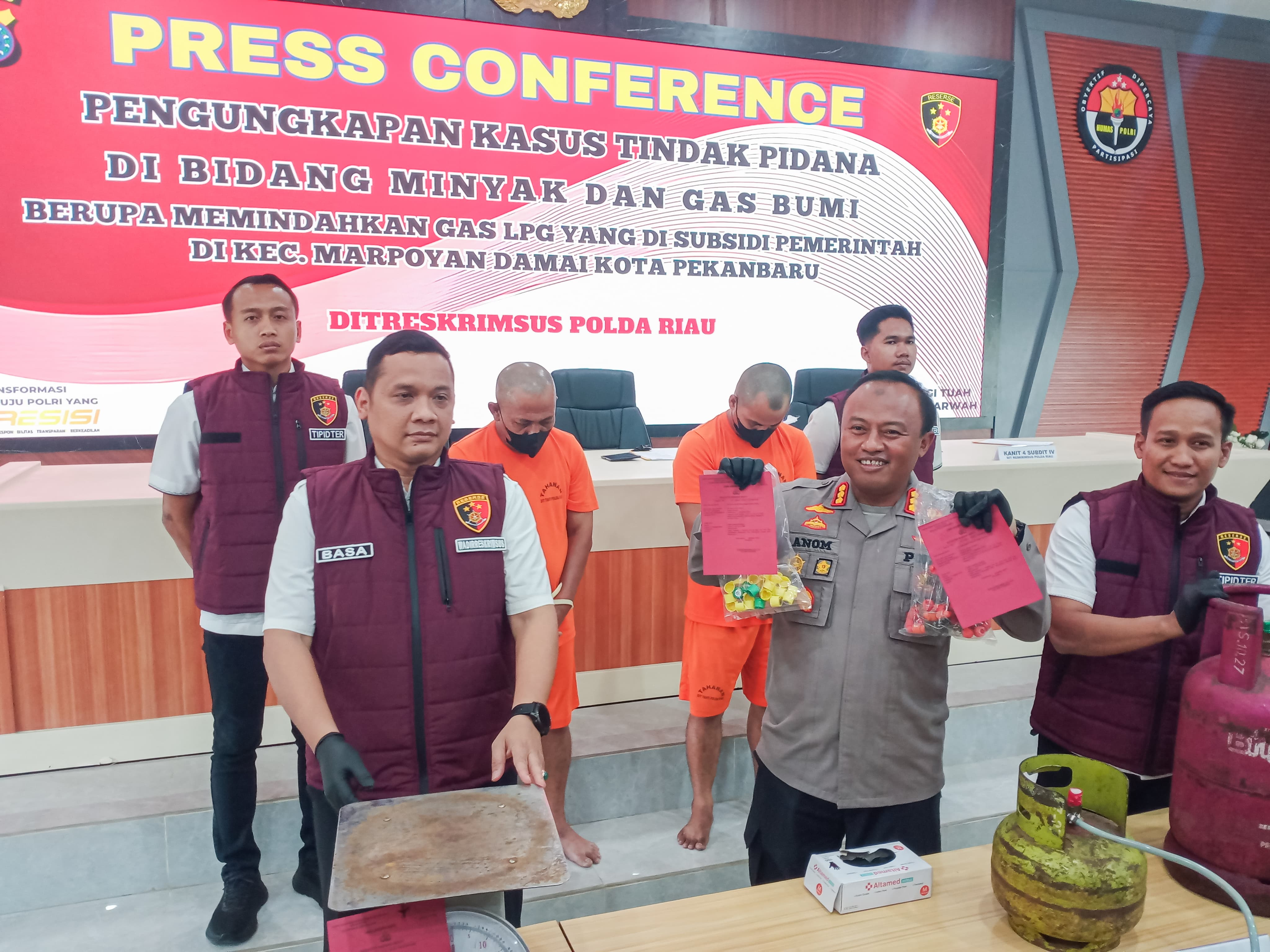 Polda Riau Gagalkan Peredaran Gas Oplosan, Dua Tersangka Diamankan
