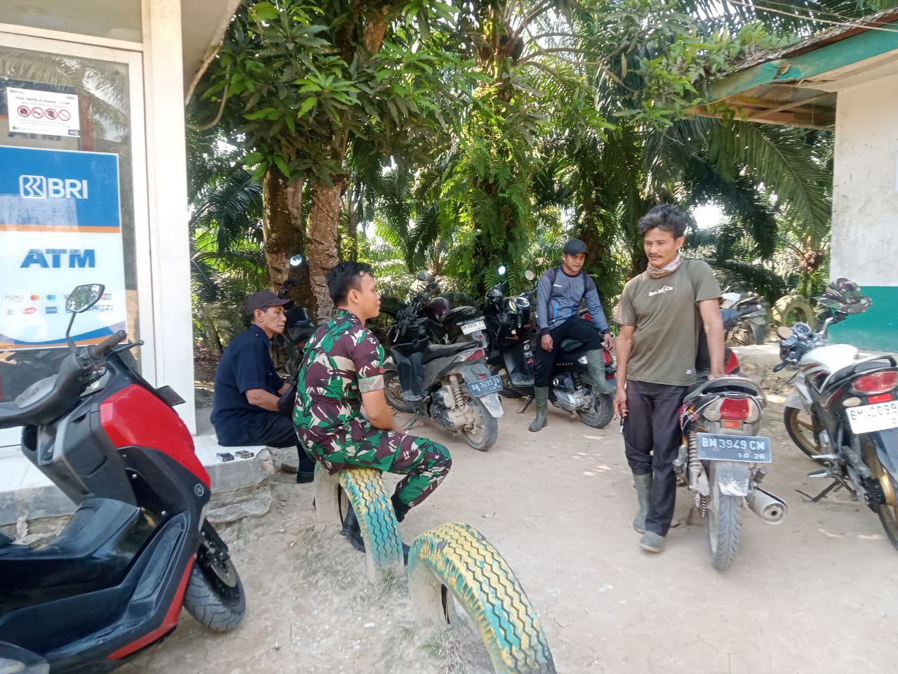 Babinsa Laksanakan Patroli Wilayah, Dilanjutkan Komsos Bersama Warga Binaan