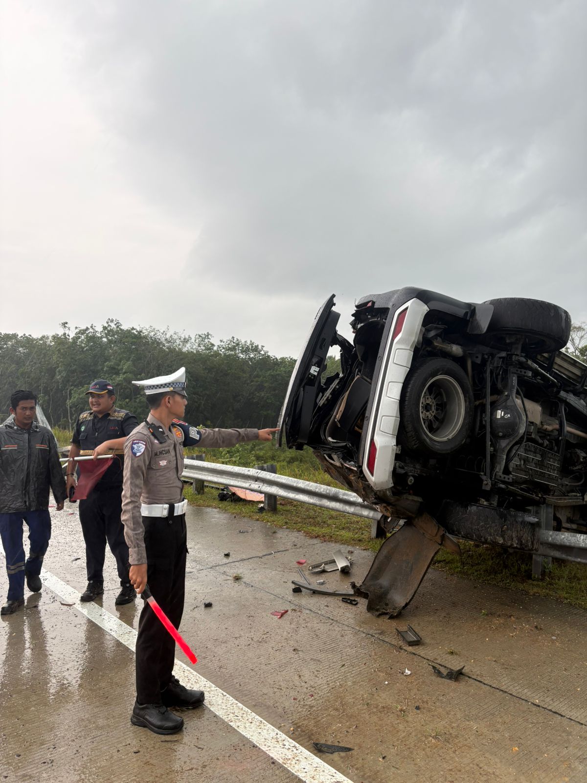 Fortuner Kecelakaan Tunggal di Tol Pekanbaru Bangkinang, Tiga Orang Terluka