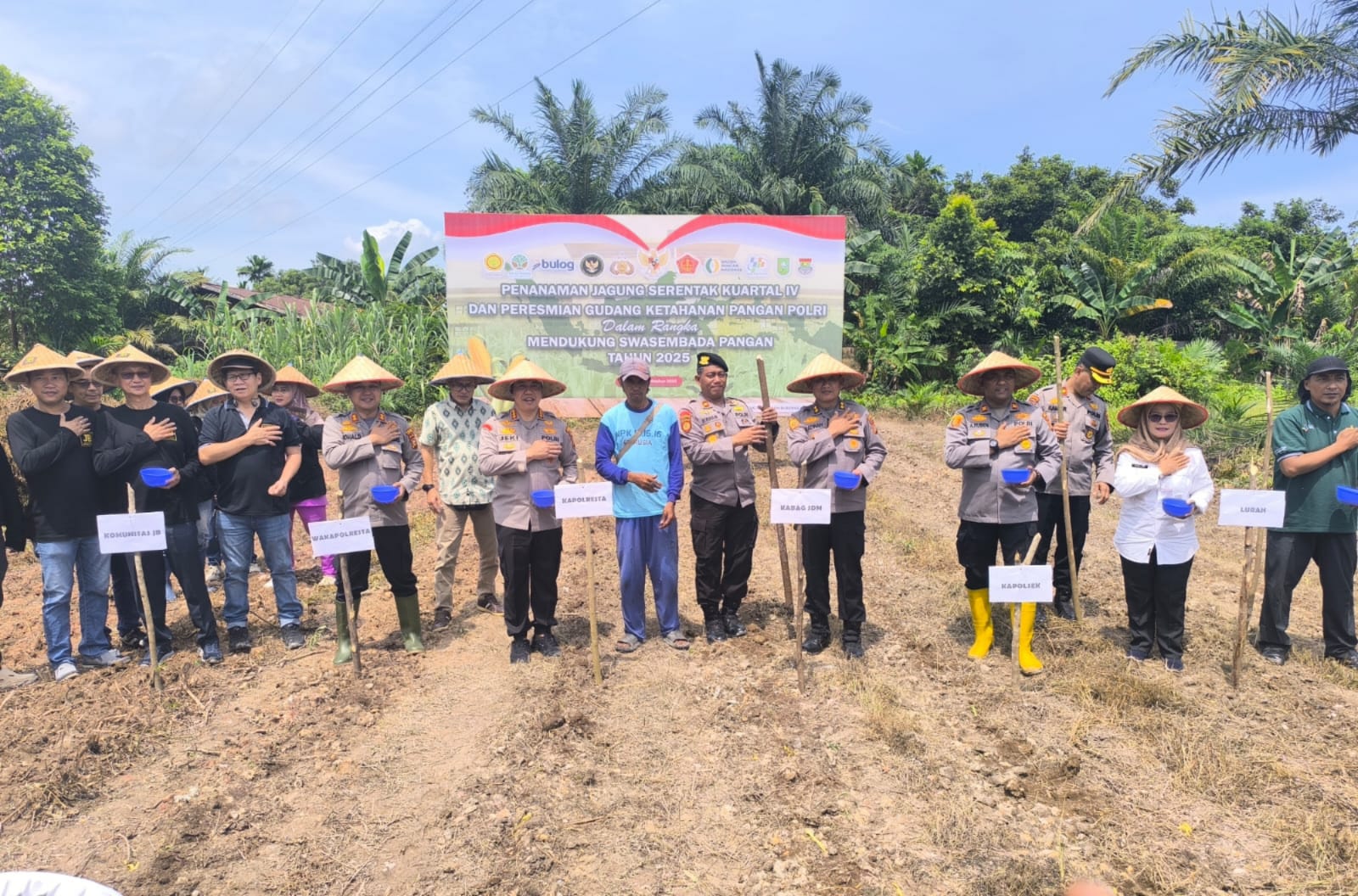 Kapolresta Pekanbaru Dorong Ketahanan Pangan Lewat Penanaman Jagung dan Pasar Murah