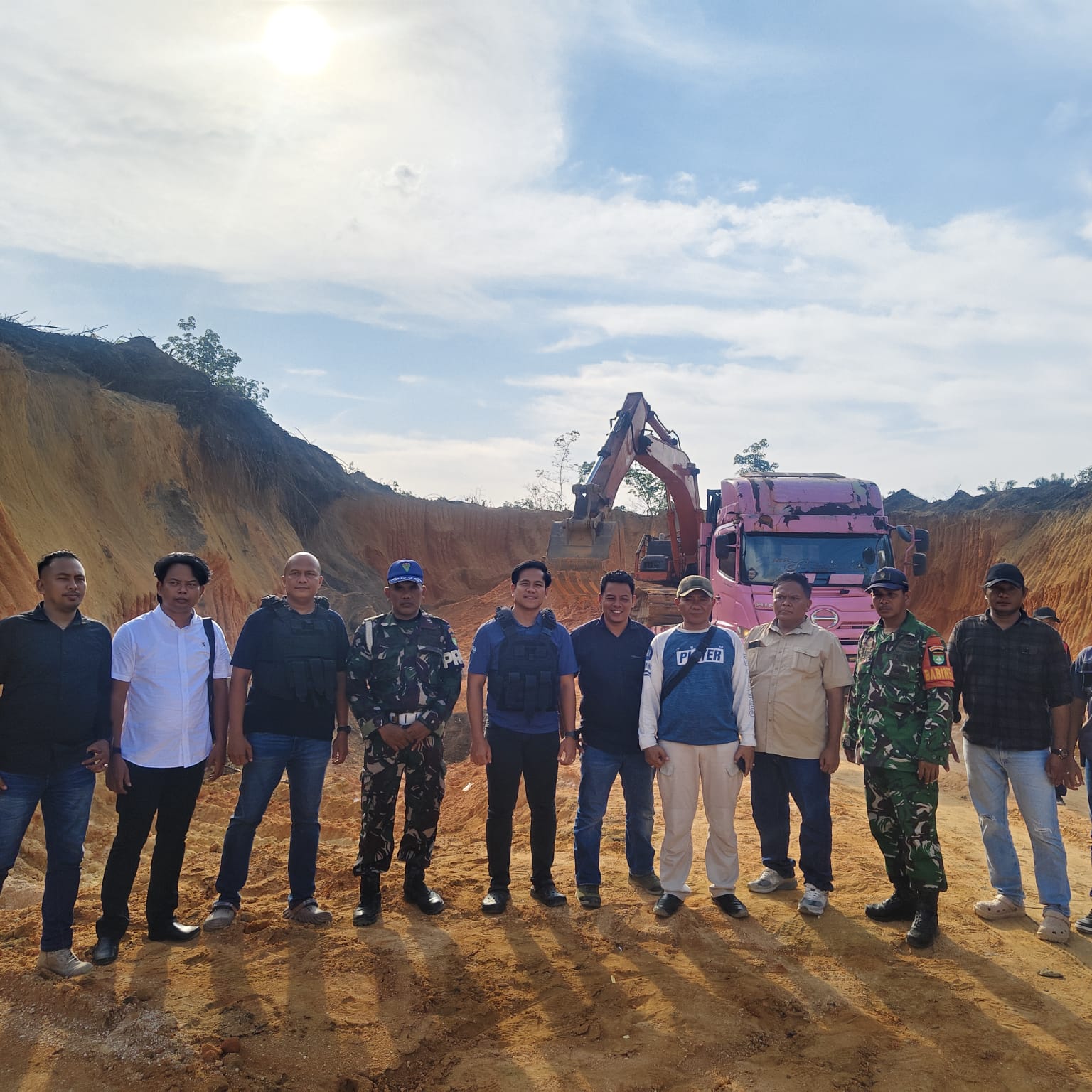 Tindak Lanjut Perintah Pimpinan TNI, Kodim 0313/Kampar Bersama Polri Tertibkan Galian C Ilegal