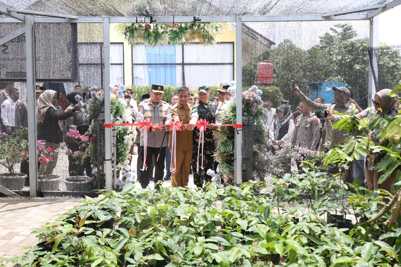 Kapolda Riau Resmikan, Bank Pohon di Kampar, Dorong Gerakan Green Policing Selamatkan Lingkungan