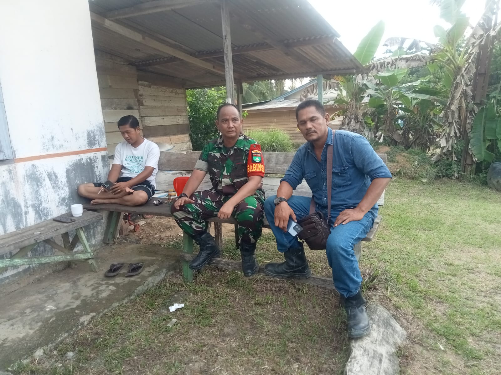 Babinsa Komsos Bersama Tokoh Pemuda Demi Terciptanya Kekompakan