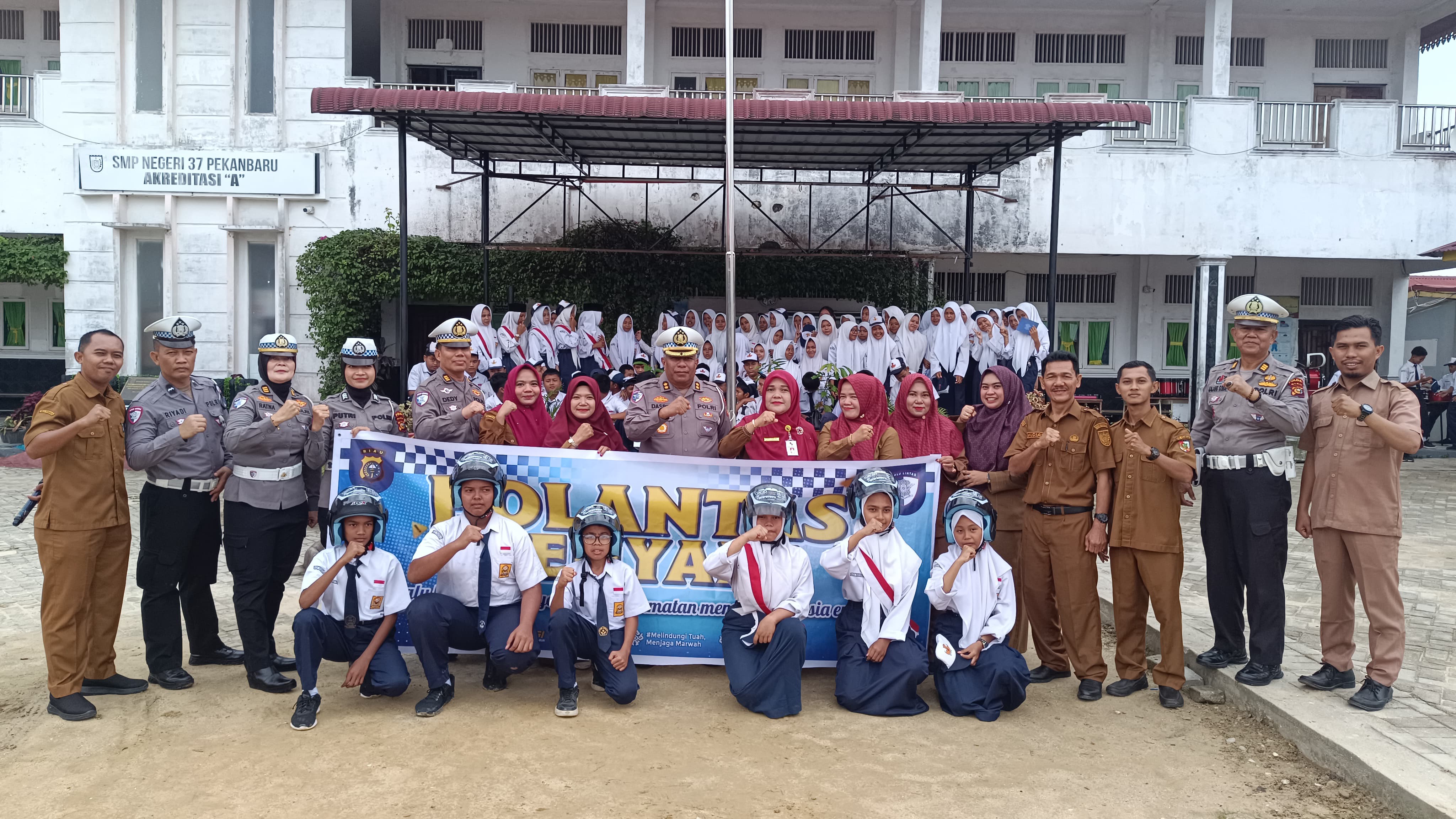 Ditlantas Polda Riau Ajak Pelajar SMPN 37 Pekanbaru Tertib Lalu Lintas dan Peduli Lingkungan