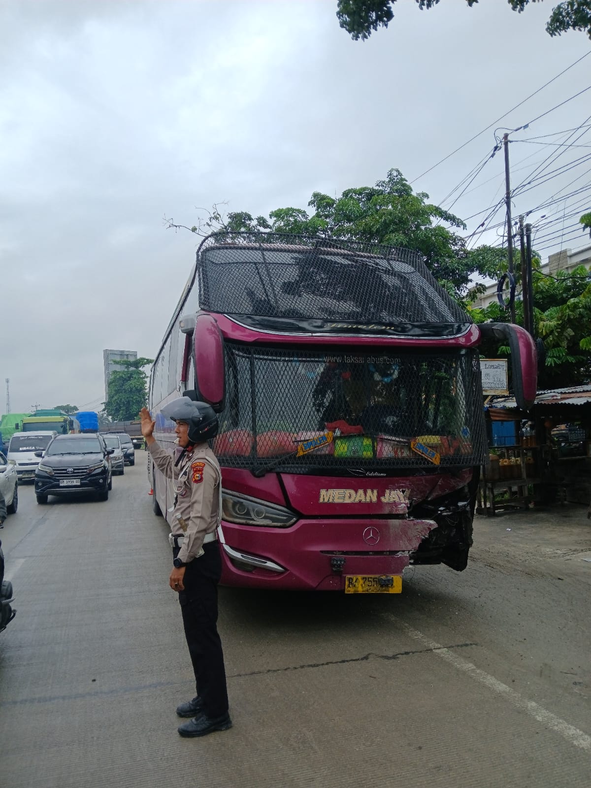 Dua Kendaraan Tabrakan di Jalan Siak II Pekanbaru, Beruntung Tak Ada Korban Jiwa