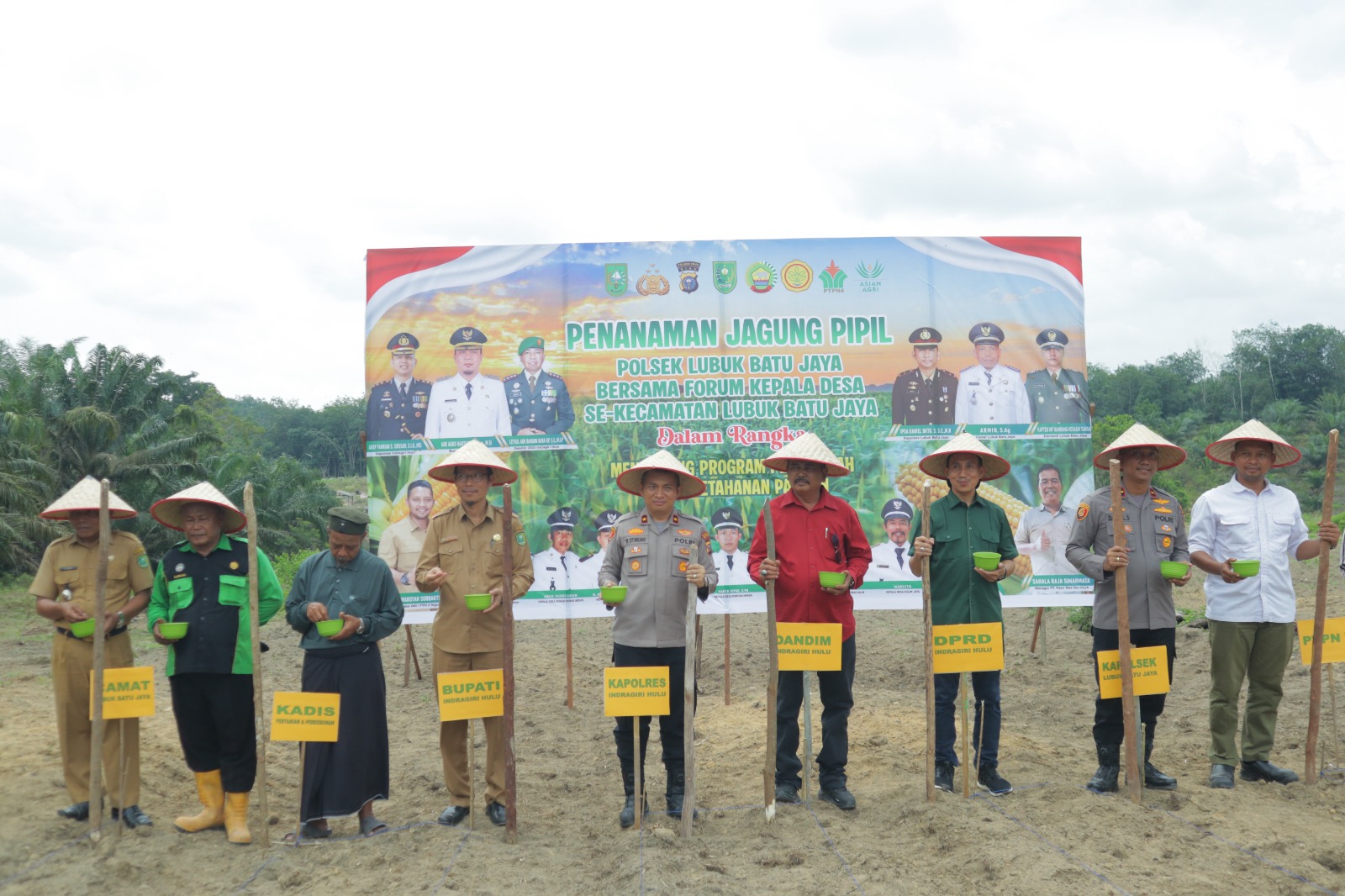 Polsek Lubuk Batu Jaya Gelar Penanaman Jagung Pipil Serentak Dukung Swasembada Pangan 2025