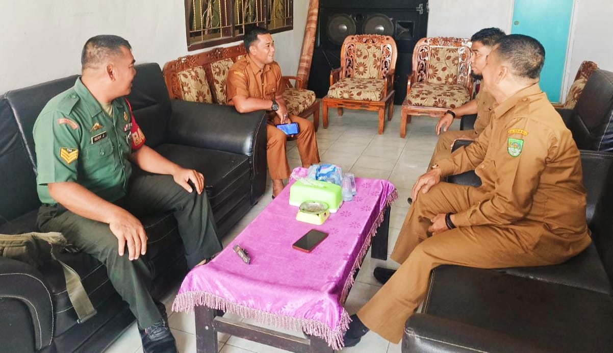 Serka Dedy Junianto Melaksanakan Komsos bersama Aparat Pemerintah Desa dan Masyarakat