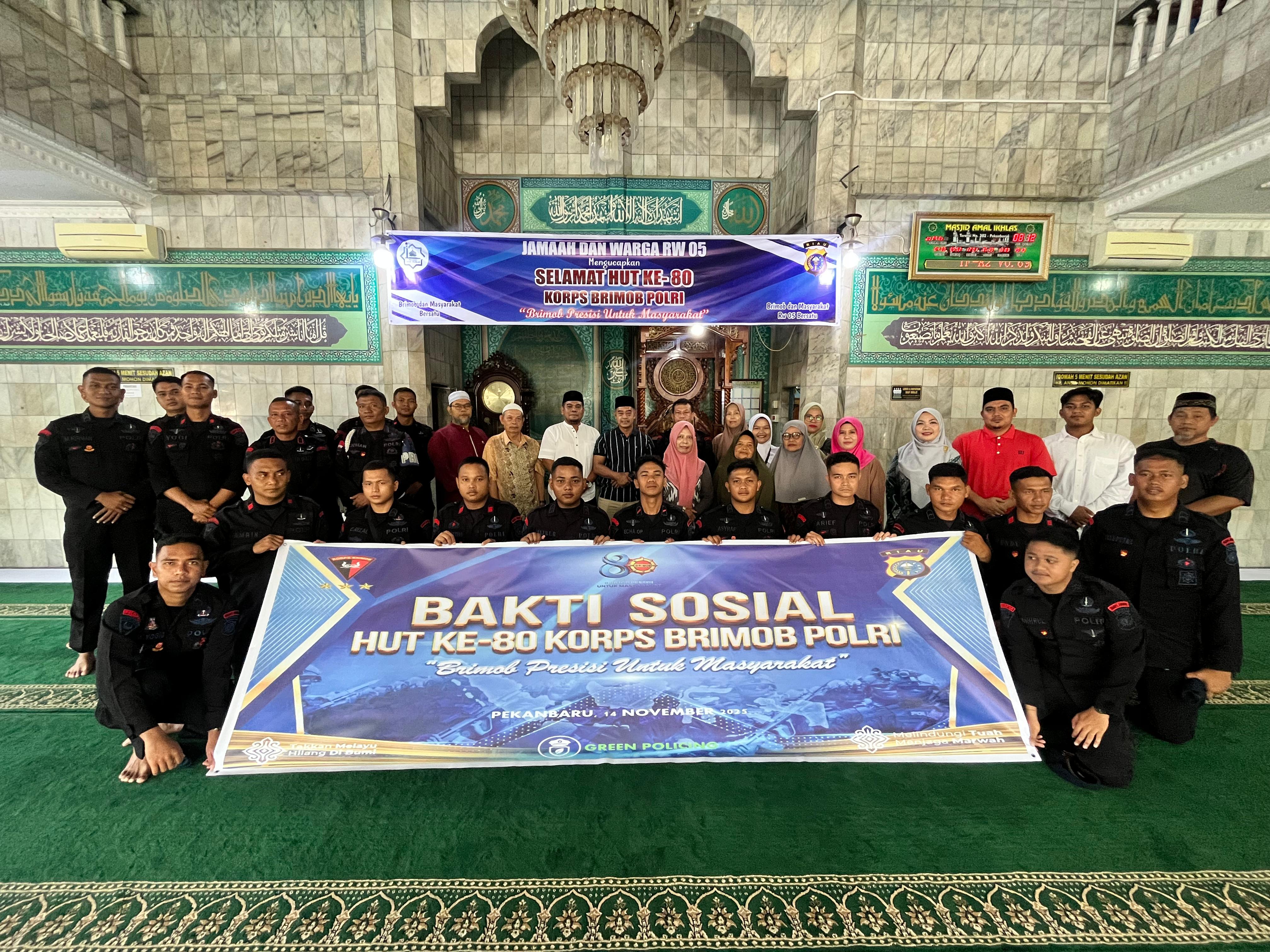 Sambut HUT Ke 80 Korbrimob Polri, Brimob Riau laksanakan goro dan berikan bibit pohon Green Policing