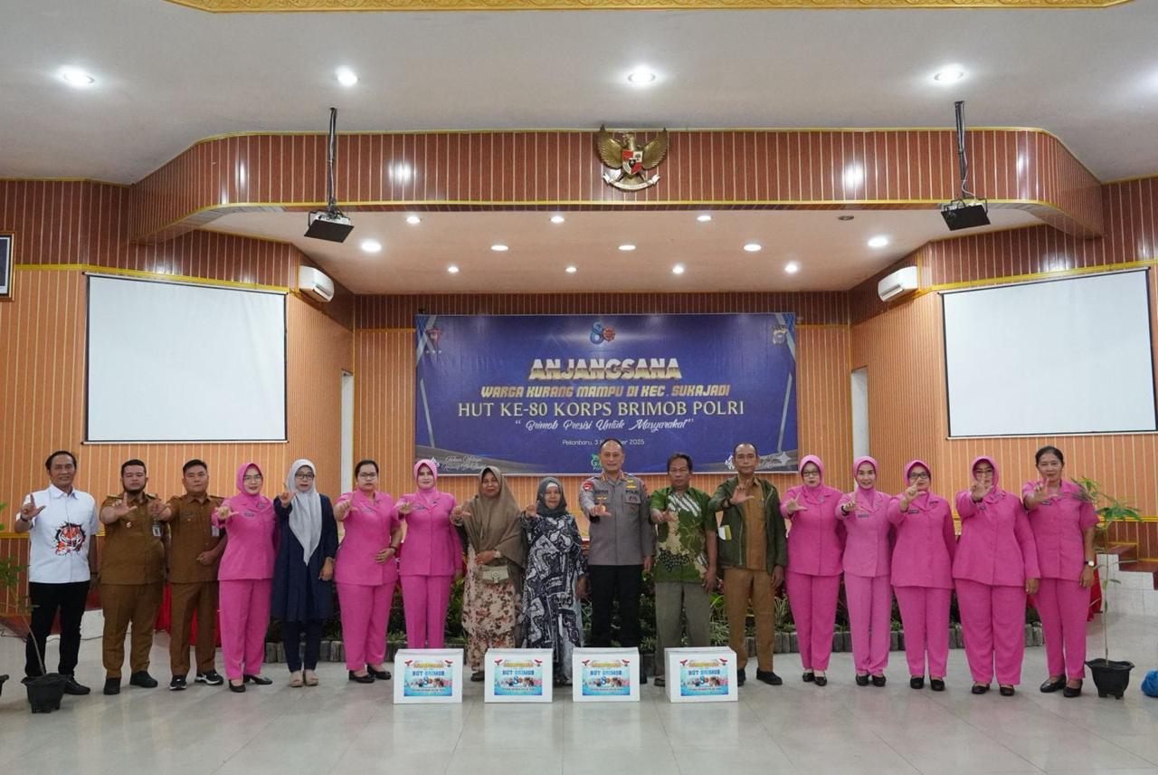 Delapan Dekade Mengabdi, Brimob Polda Riau Hadir untuk Rakyat Lewat Aksi Sosial dan Penghijauan