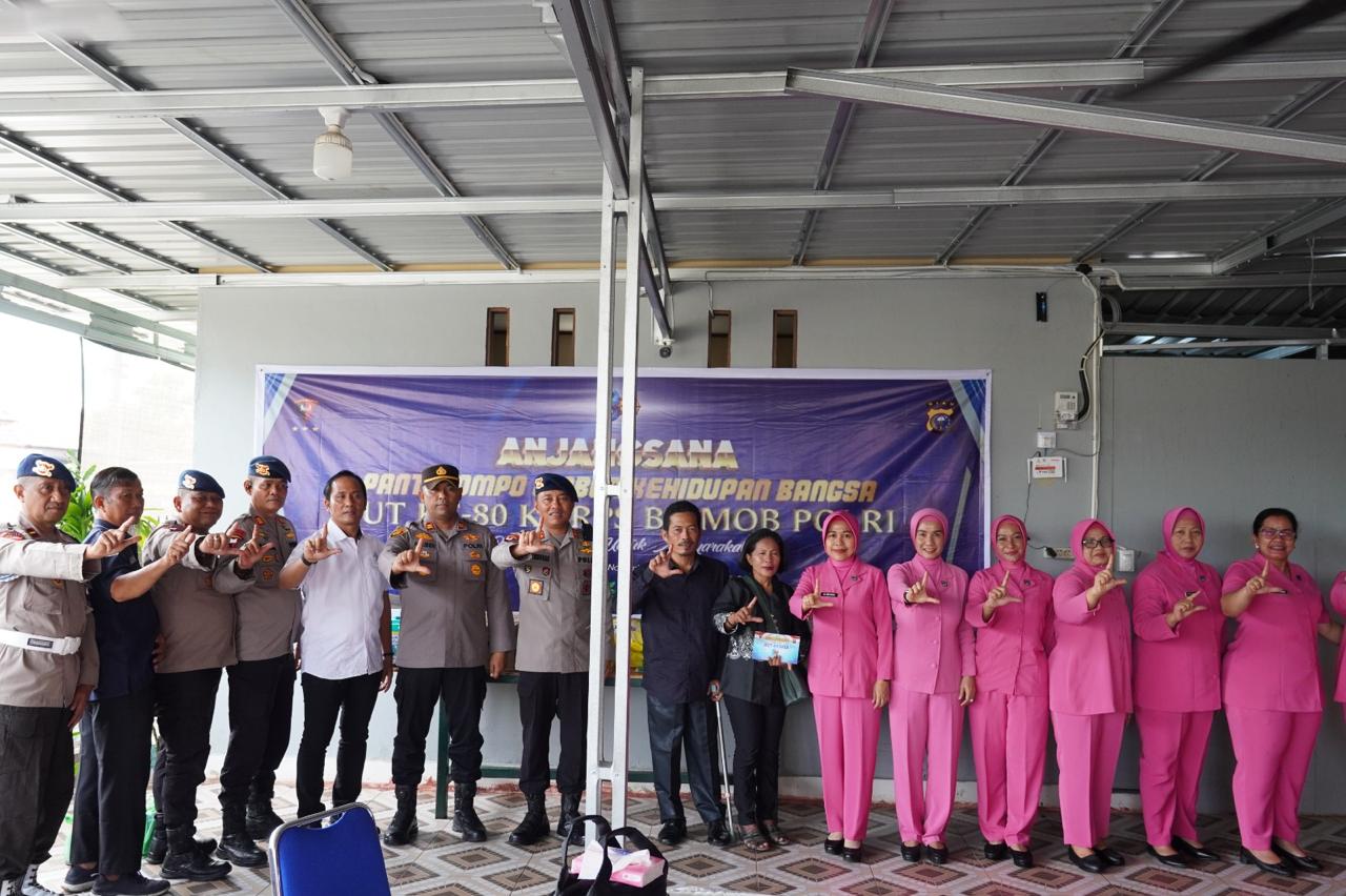 Brimob Polda Riau Gelar Anjangsana ke Panti Jompo: Wujud Kepedulian dan Kasih 