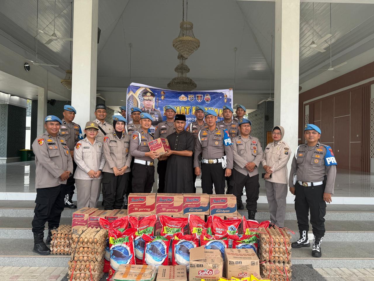 Bidpropam Polda Riau Salurkan Bantuan Sosial ke Pesantren dan Panti Asuhan