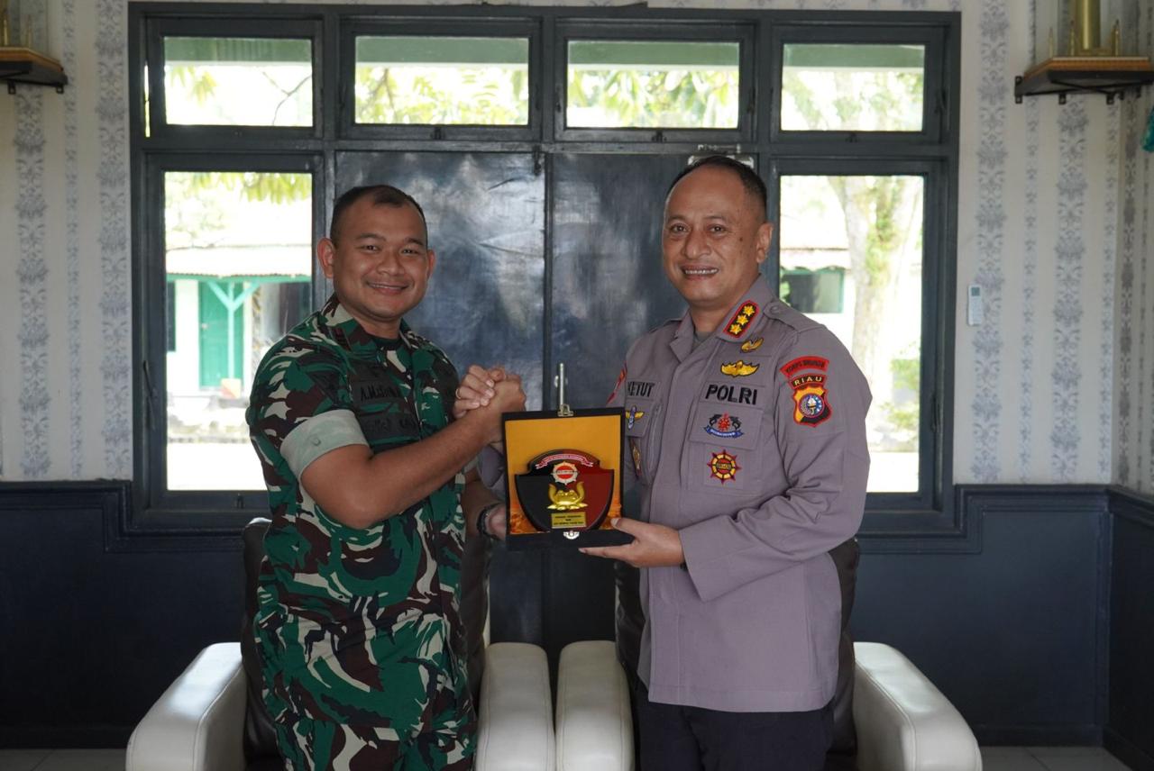 Kunjungan Dansat Brimob Riau, Pererat Sinergi dengan Batalyon Parako 462 Pasgat dan Kompi Kavaleri 