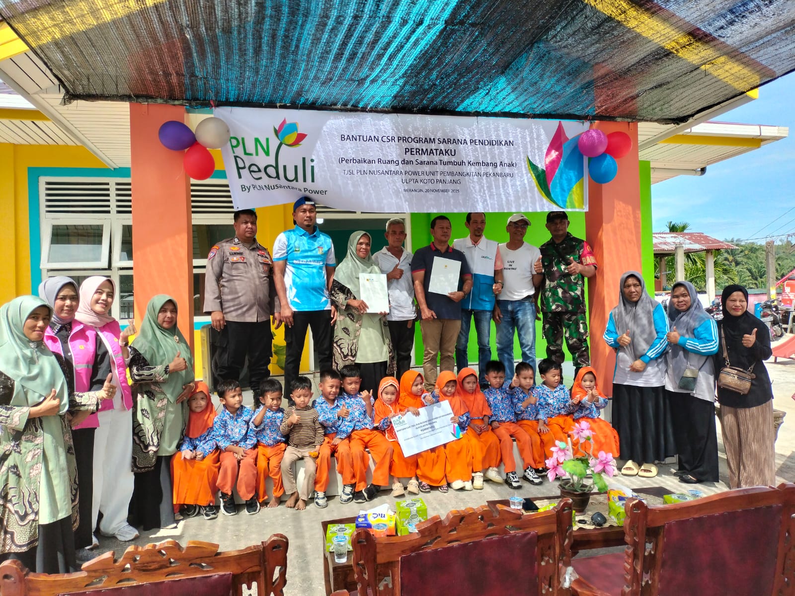 Babinsa Koramil 01/Bkn Hadiri Kegiatan Penyerahan Bantuan CSR TK Pembina Desa Merangin 