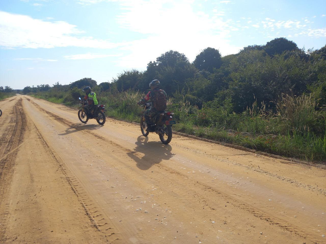 Tingkatkan Kewaspadaan Karhutla, Babinsa Koramil 16/Tapung Tingkatkan Patroli dan Sosialisasi