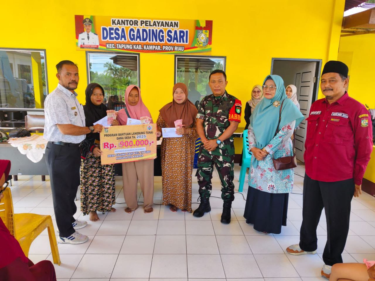 Agar Kegiatan Berjalan Dengan Lancar, Babinsa Koramil 16/Tapung Pantau Penyaluran BLT DD