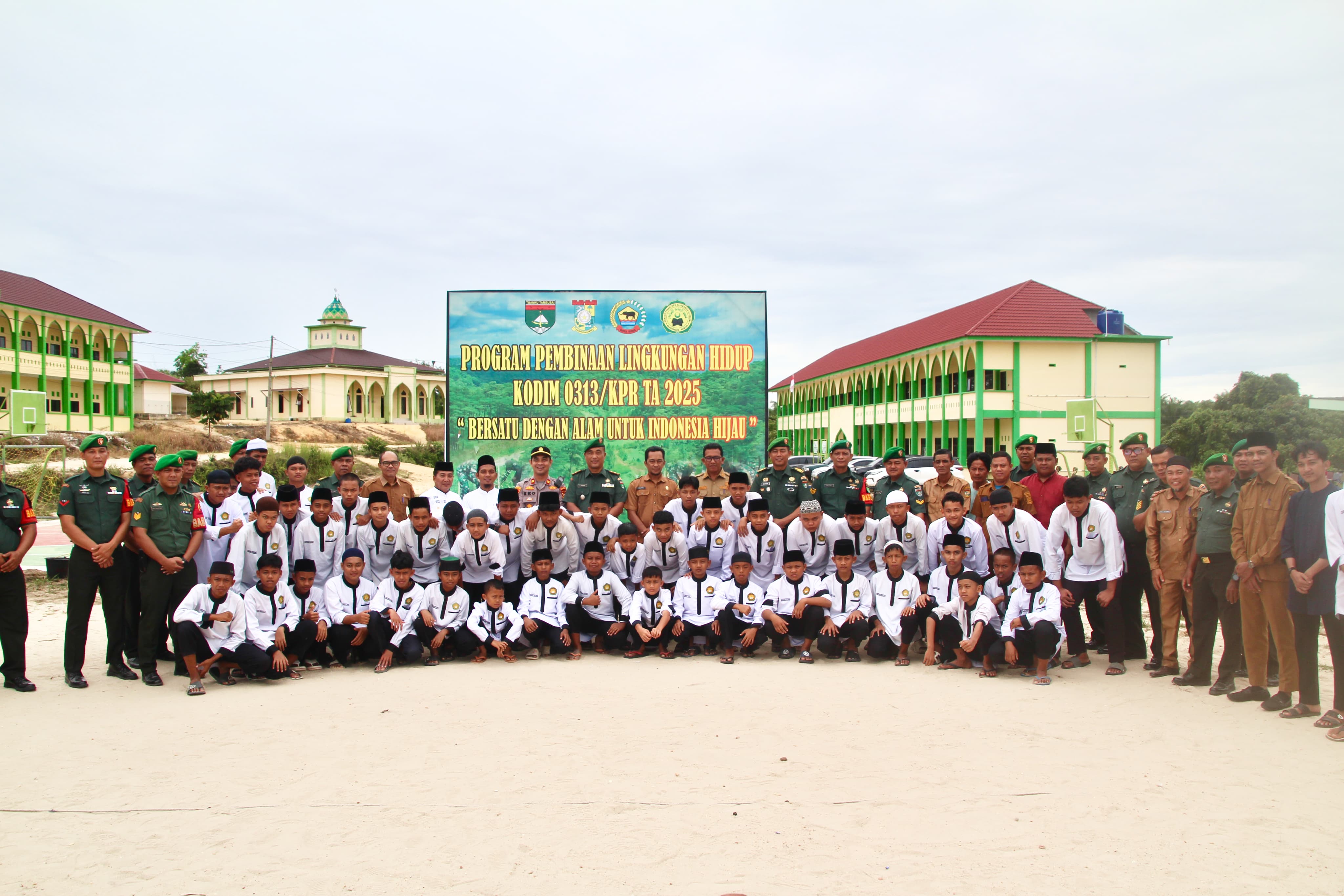 Kodim 0313/KPR Gelar Pembinaan Lingkungan Hidup di Ponpes, Wujudkan Lingkungan Asri dan Berkelanjuta