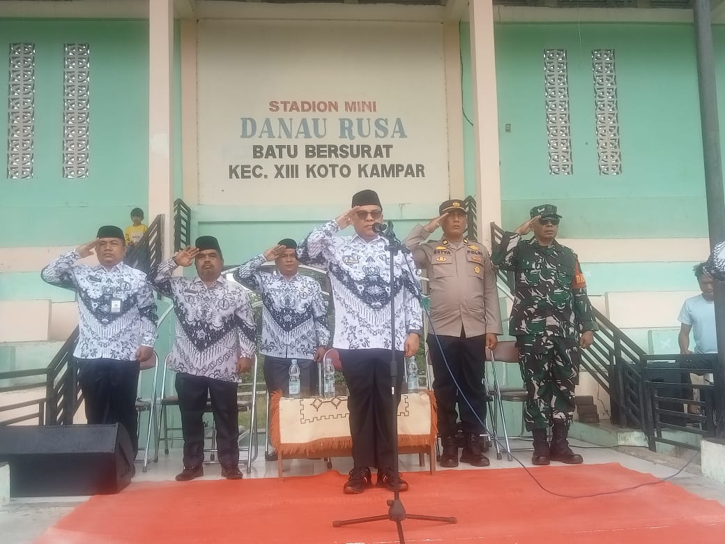 Danpos Serka Indra Putrawan Wakili Danramil pada Upacara HUT PGRI dan HGN ke-80 