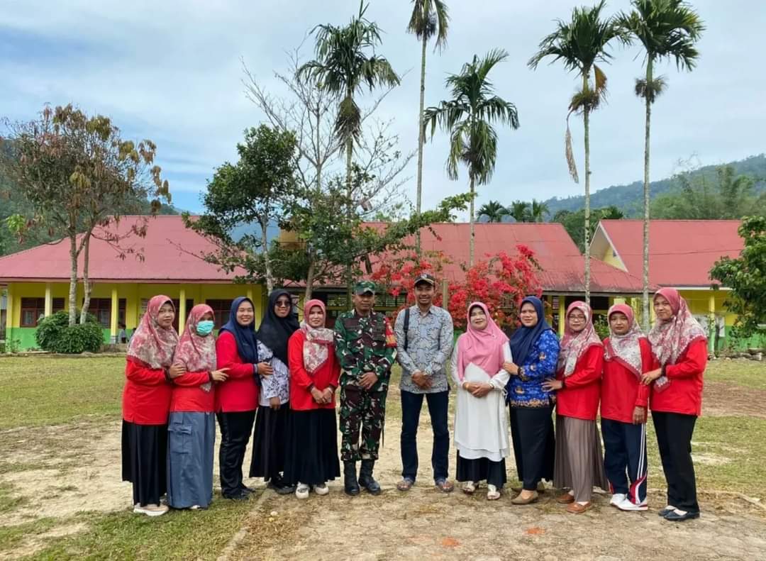 Babinsa Koramil 07/Kampar Komsos Dengan Siswa SD, Beri Arahan Menjadi Anak Disiplin