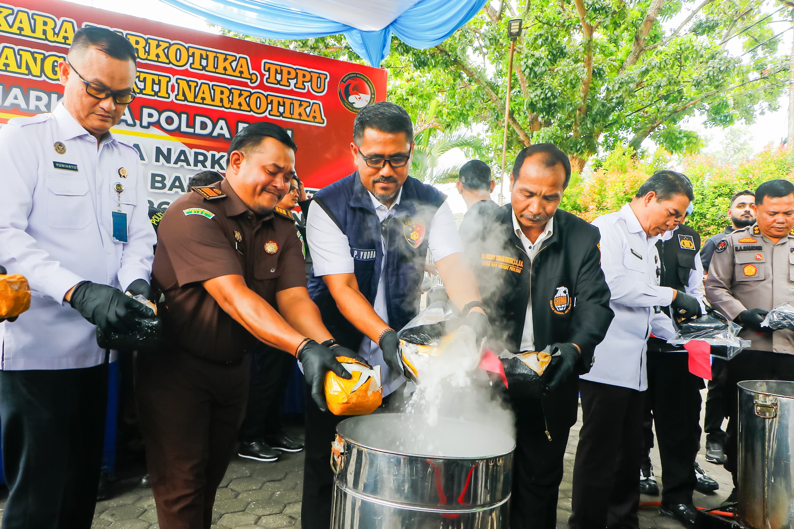 Polda Riau Bongkar Jaringan Sabu Internasional, 26,93 Kg Dimusnahkan