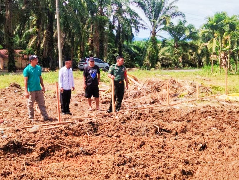 Sertu Alimuddin Harahap Pantau Penyiapan Lahan Koperasi Merah Putih