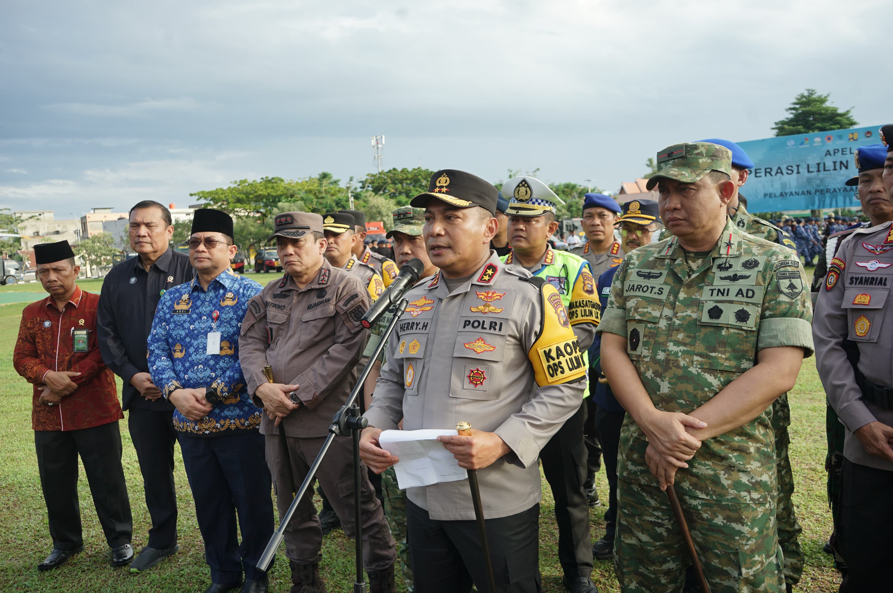 Kapolda Riau Pimpin Apel Operasi Lilin Lancang Kuning 2025, Tekankan Kesiapsiagaan 